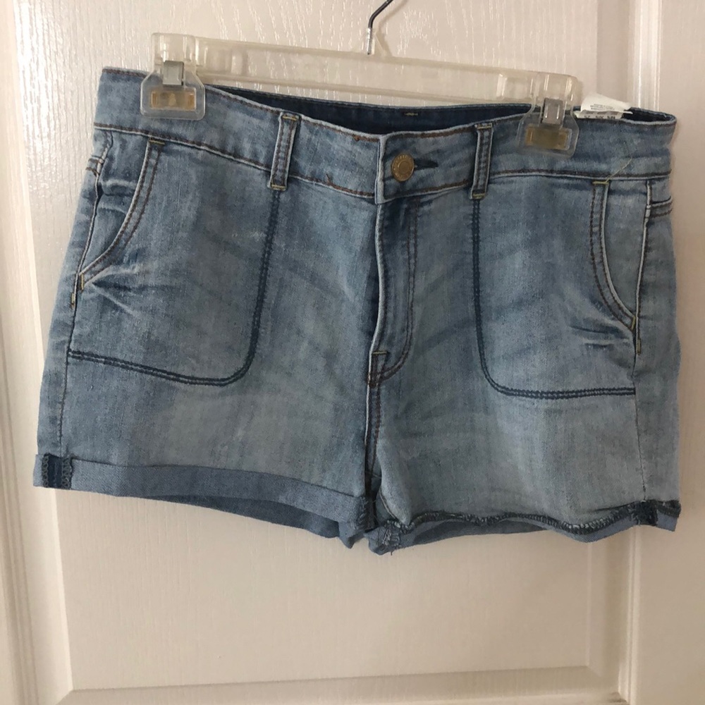 Buffalo Mid Rise stretch shorts
